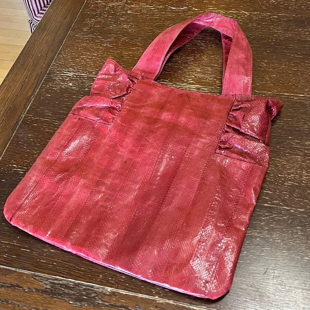 NEW, NWOT Beirn snake snakeskin tote shoulder bag. Rare ruffle design.